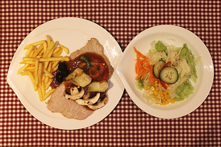 Zigeunerschnitzel mit Pommes Frites